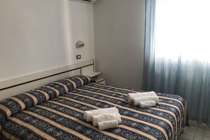 Room 11 of 24