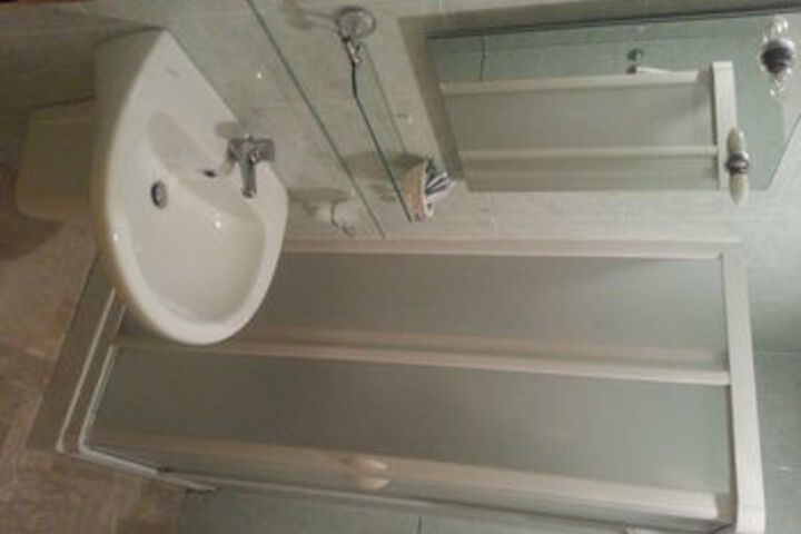 Room 4 of 33
