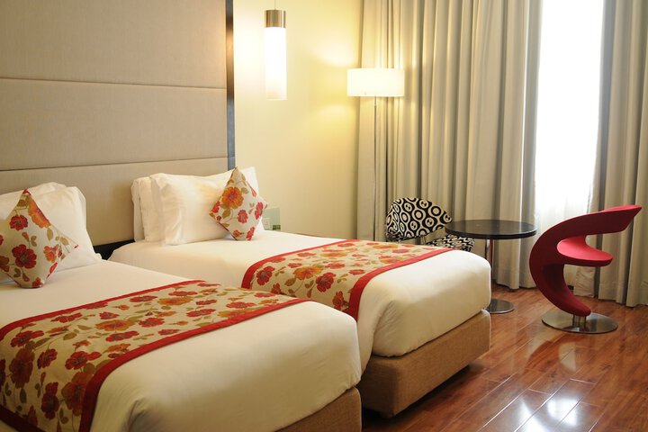 Room 10 of 80