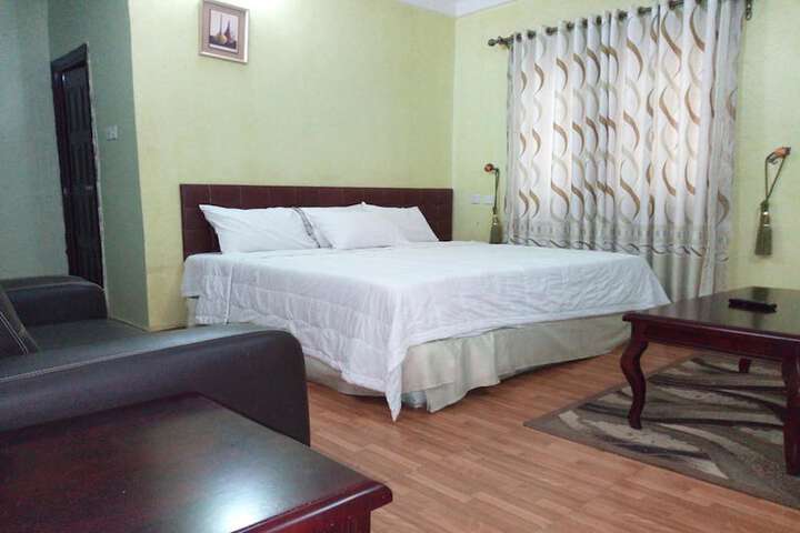 Room 12 of 25