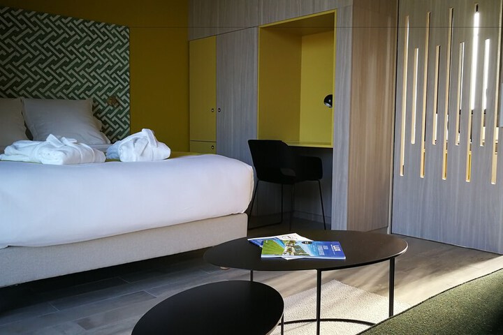 Room 6 of 75