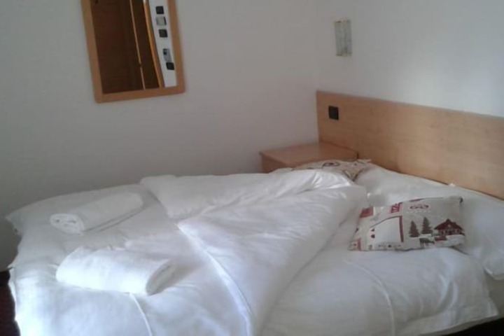 Room 11 of 36
