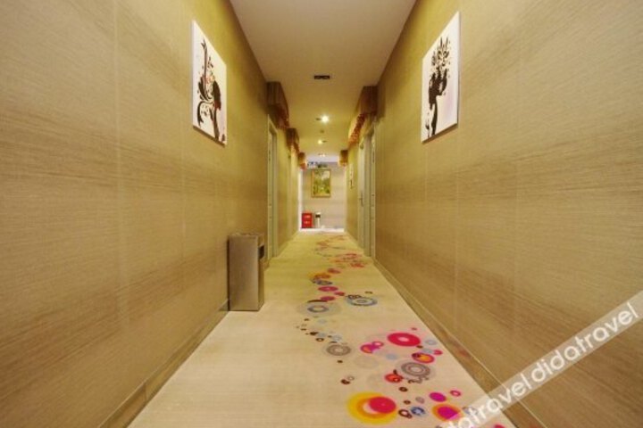 Yaqi Fashion Hotel