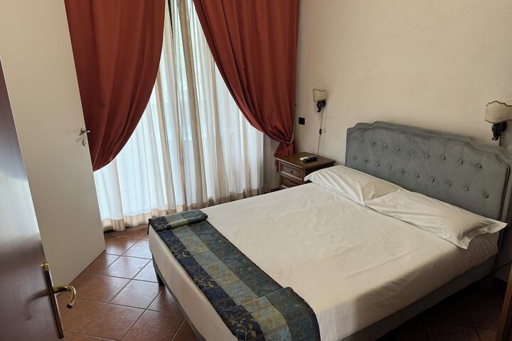 Room 28 of 166