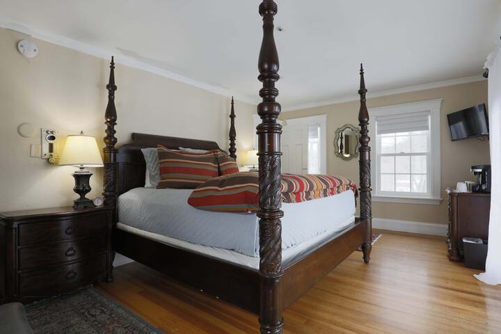 Standard | King Bed (8 of 17)