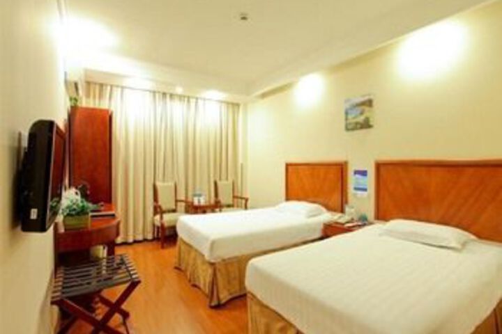 Room 16 of 35