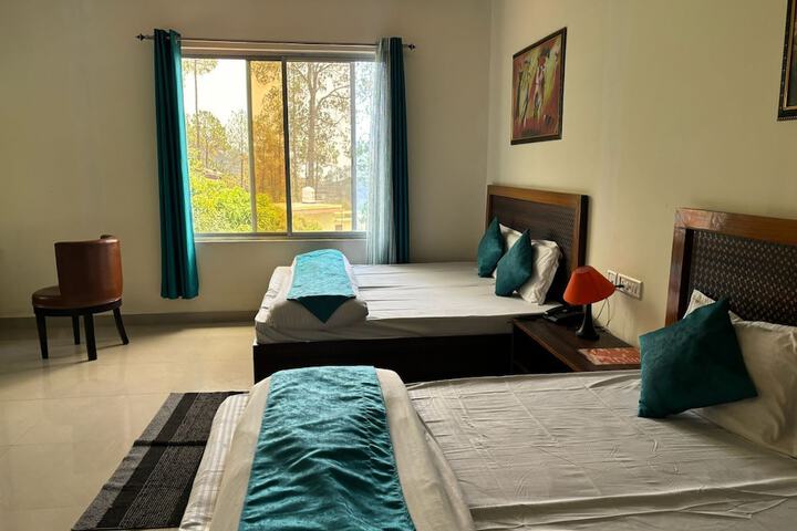 Room 9 of 28