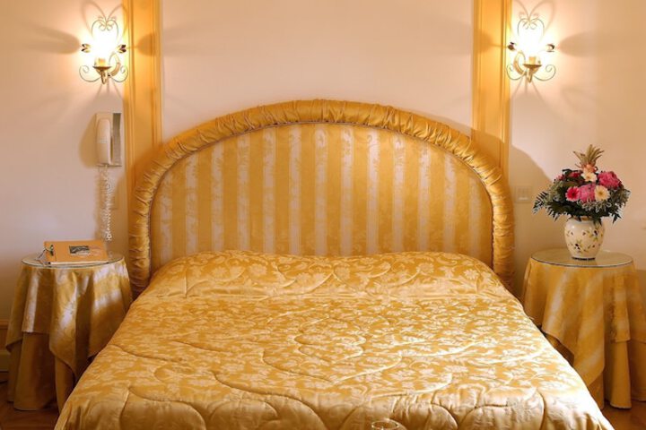 Room 6 of 34