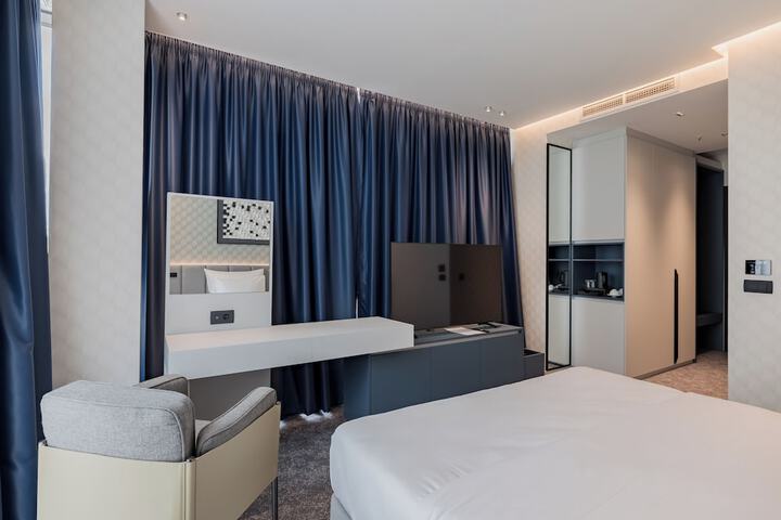 Room 13 of 31