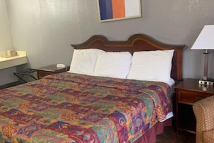 1 King Bed (5 of 6)