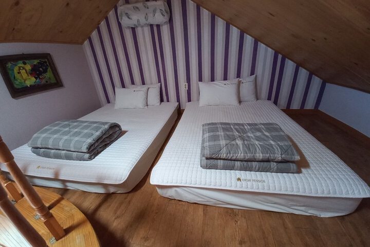 Room 2 of 63