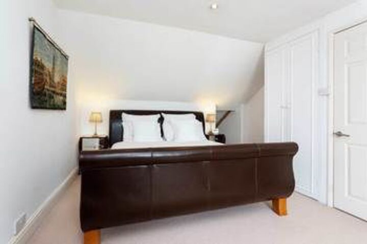 Room 10 of 25