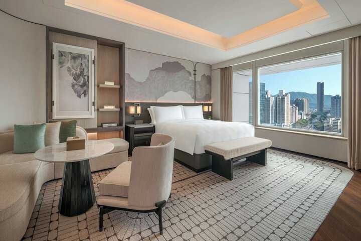 Room 48 of 102