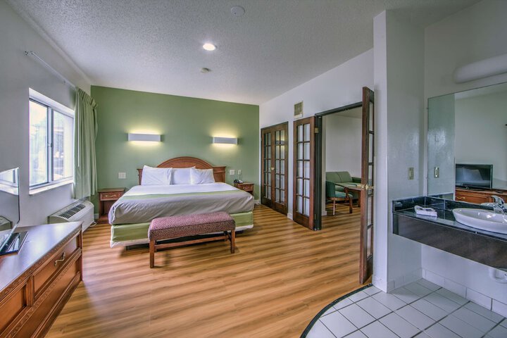 1 King Bed Accessible (14 of 14)
