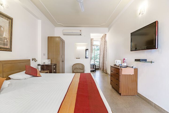 Room 25 of 246