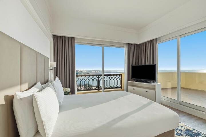 Room 52 of 335