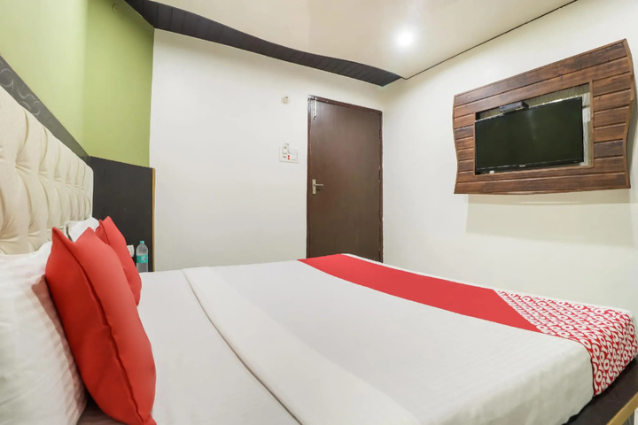 Room 2 of 2