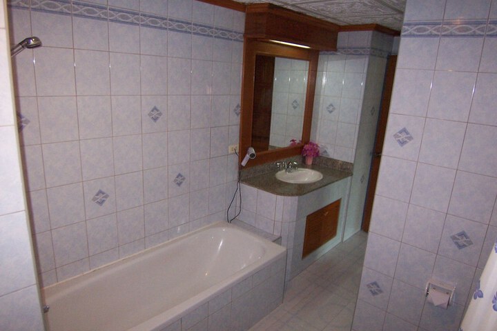 Room 16 of 39