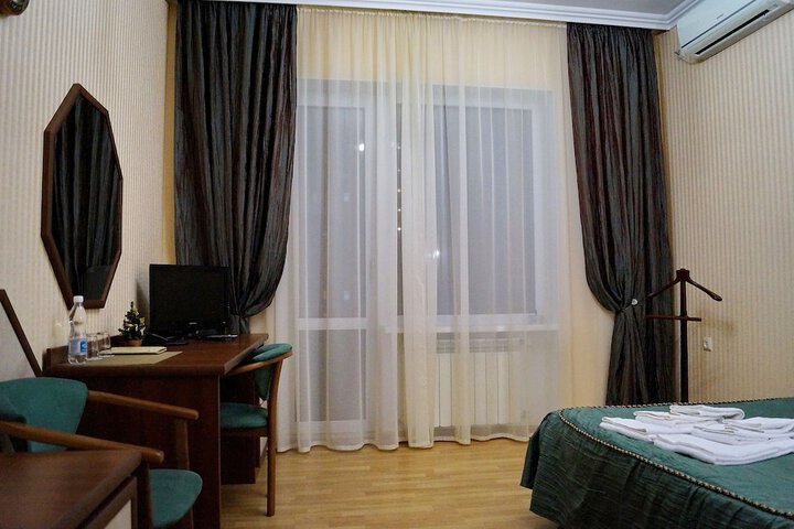 Room 8 of 60