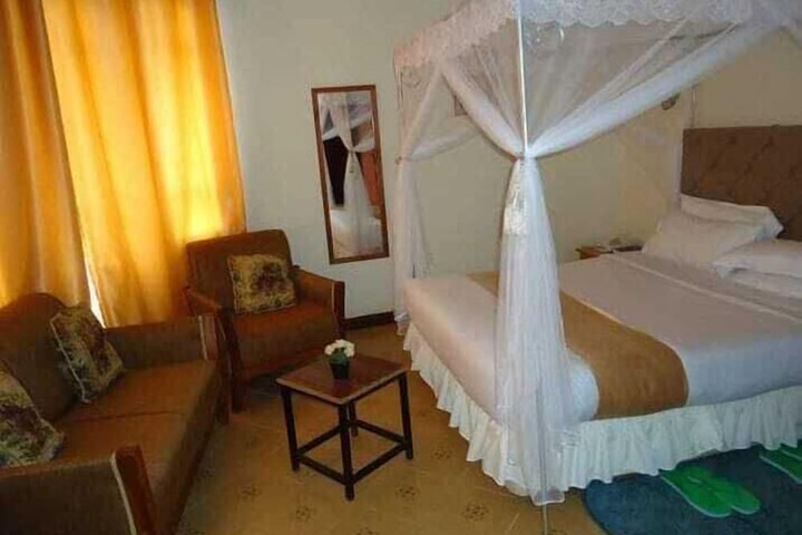 Room 6 of 19