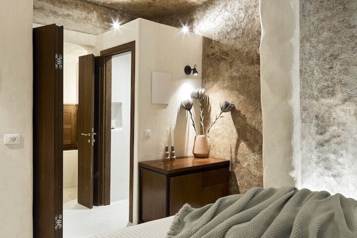 Room 17 of 174