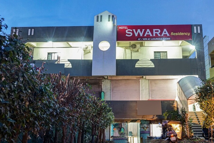 OYO 37311 Hotel Swara Residency