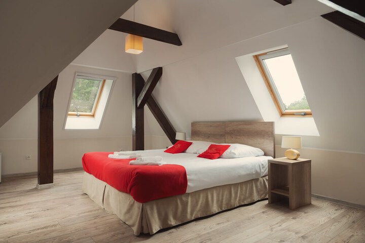 Room 44 of 158