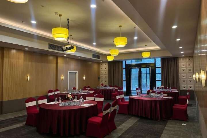 Ballroom/Hall 24 of 30