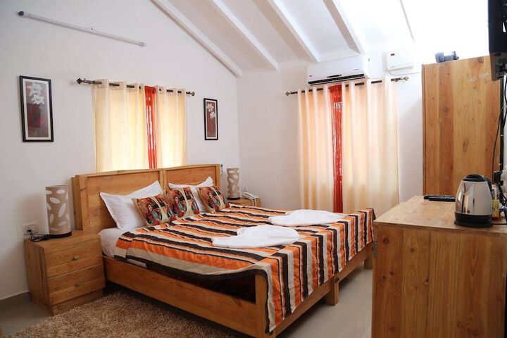 Room 4 of 30