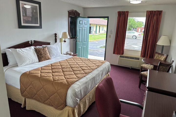 Room 33 of 72