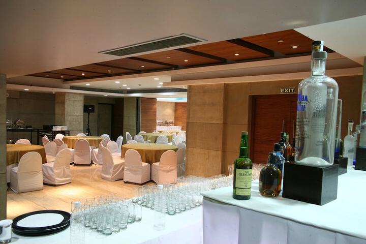 Ballroom/Hall 35 of 36
