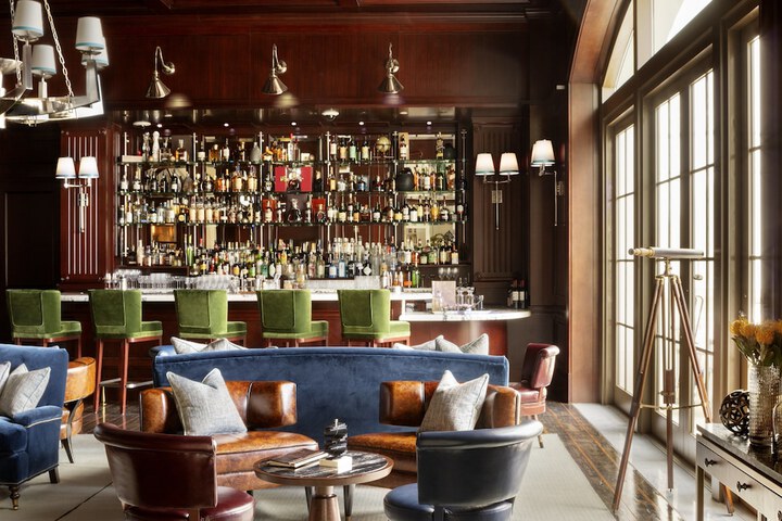 Lounge 102 of 117