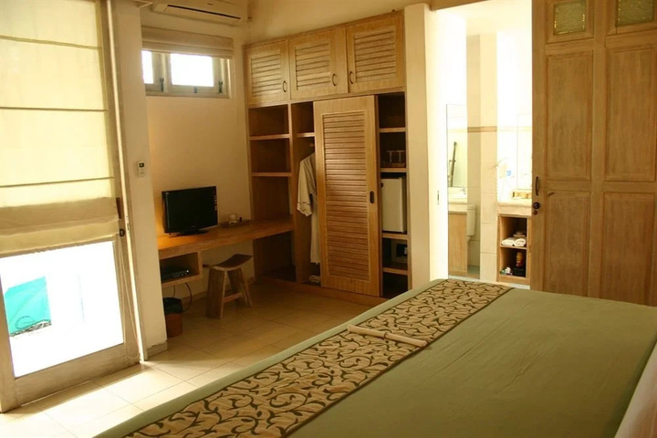 Room 2 of 19