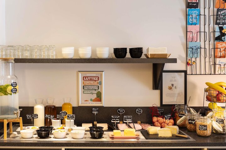 Breakfast/Coffee Service 24 of 38