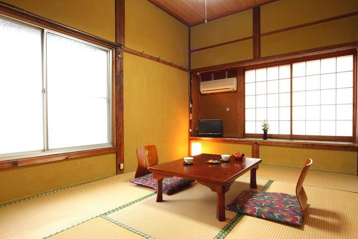 Room 8 of 47