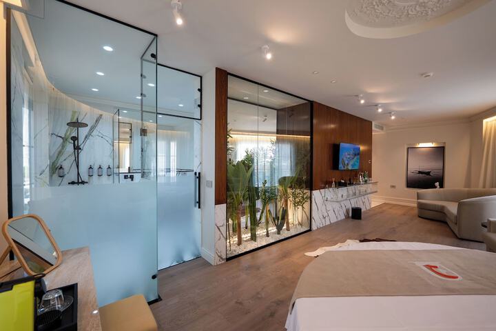 Room 30 of 128