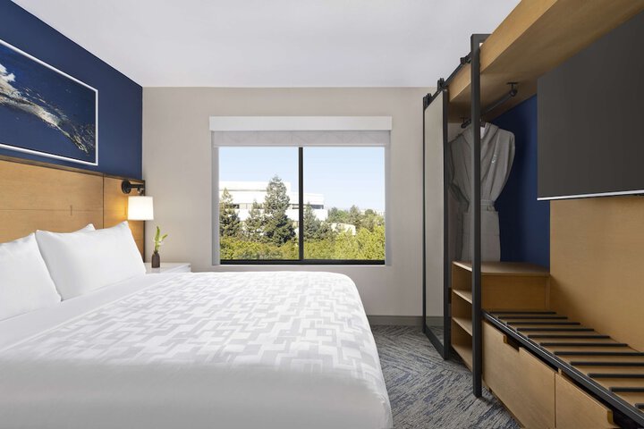 Room 15 of 76