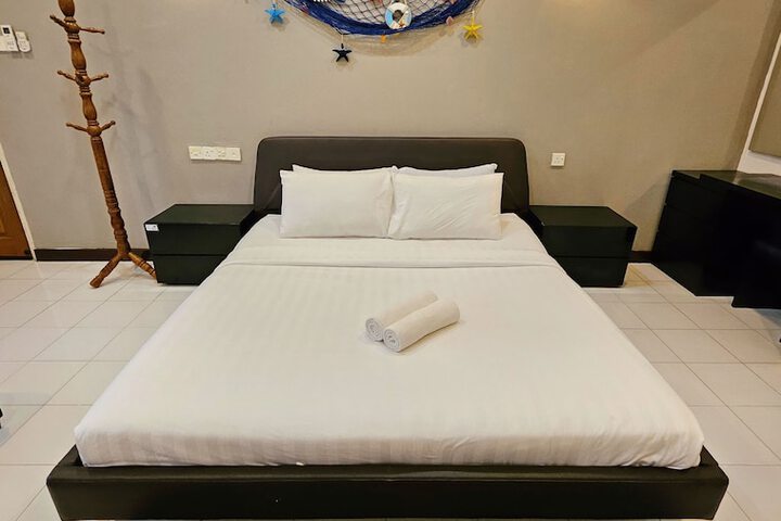 Room 2 of 62