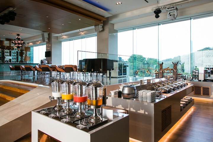 Breakfast/Coffee Service 76 of 101