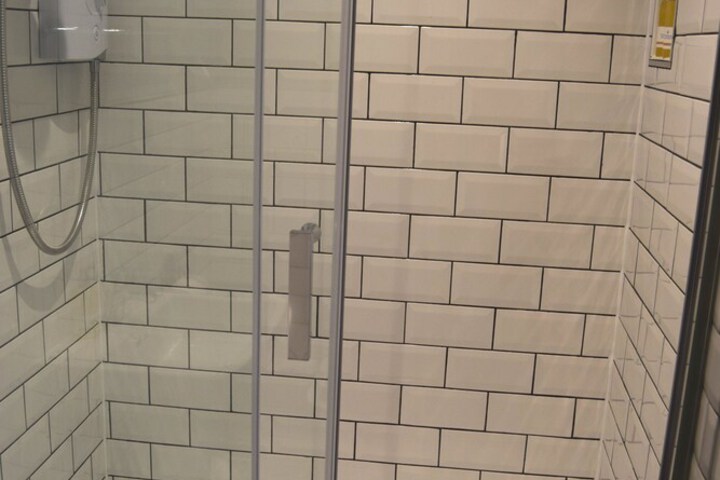 Room 6 of 18