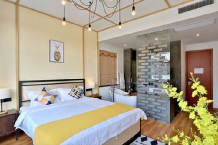 Room 16 of 25