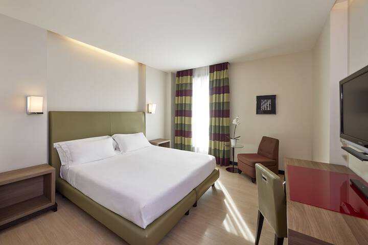 Room 10 of 33