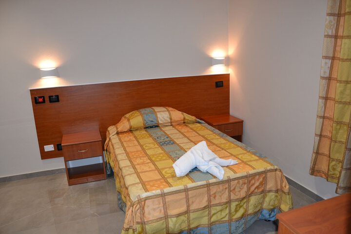 Room 3 of 39