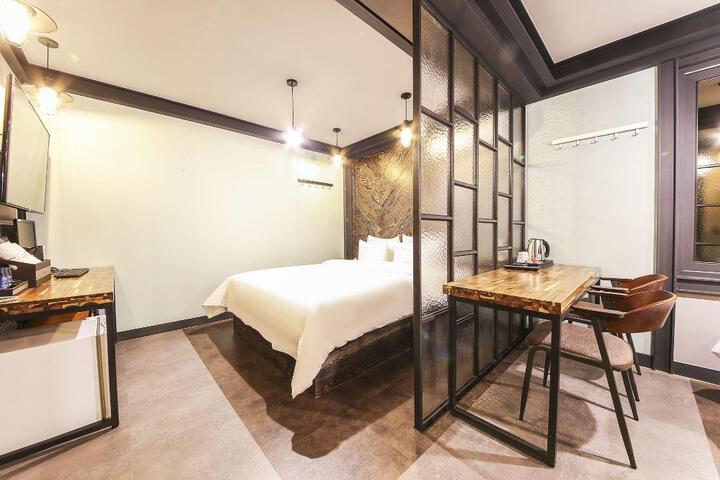 Yeosu 1st Avenue Hotel