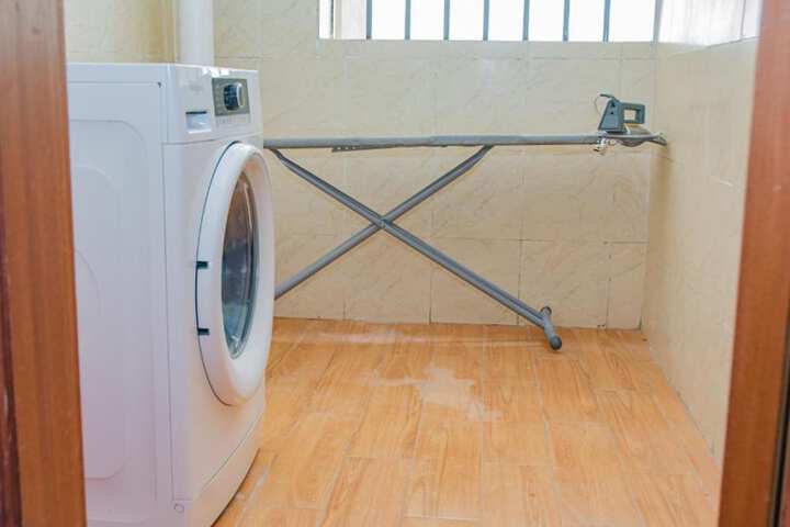 Laundry 24 of 39