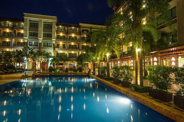Hotel Exterior 80 of 90