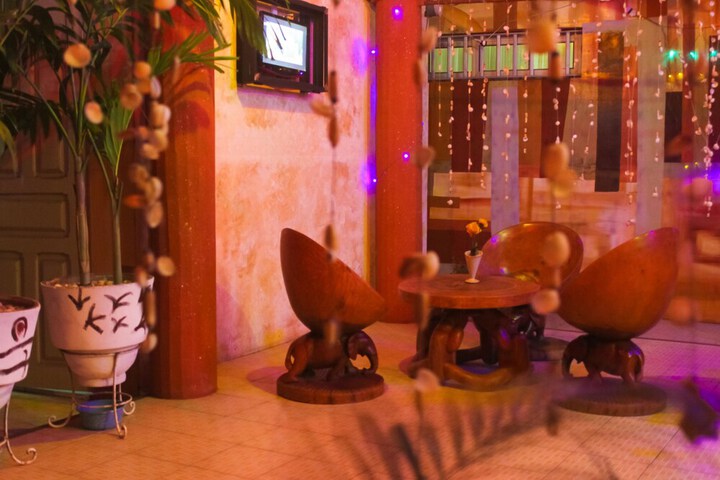 Lounge 55 of 66