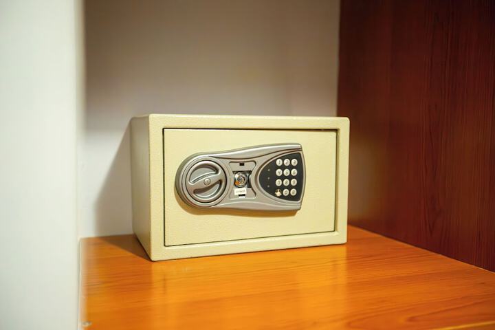 Room 15 of 98