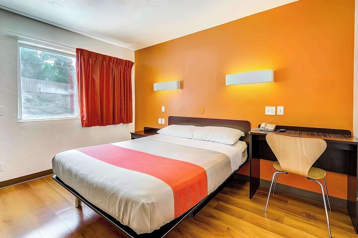 Room 10 of 23