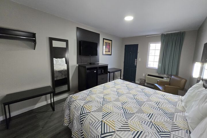 Room 13 of 38